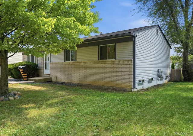 Photo 2 of Single family home for sale at 39255 Avondale St, Westland, MI 48186 | MLS# 20261073057 | Listing updated on 2026-09-12