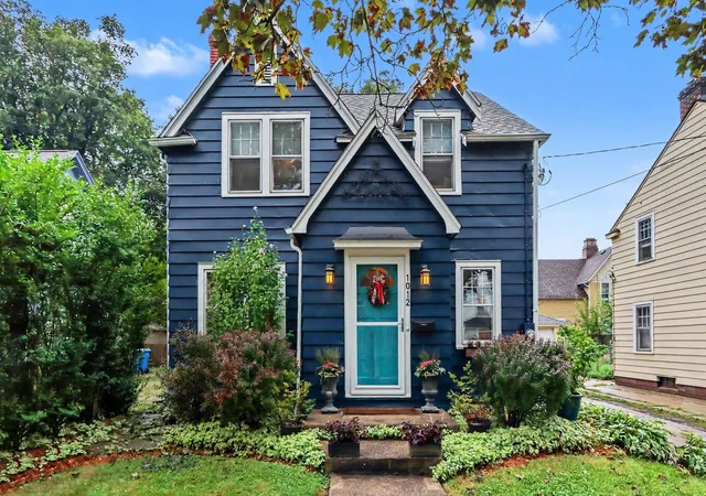 Photo 1 of Sale Pending at 1012 Oak St, Kalamazoo, MI 49008 | MLS# 66026048190 | Listing updated on 2026-09-25