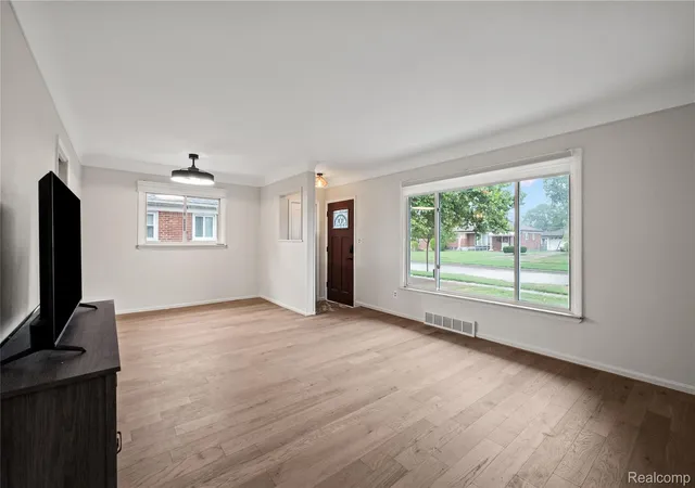 Photo 3 of Single family home for sale at 28935 Minton St, Livonia, MI 48150 | MLS# 20261073066 | Listing updated on 2026-09-13