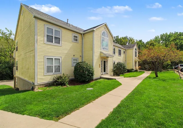 Photo 2 of Condo for sale at 2241 S Huron Pkwy #1, Ann Arbor, MI 48104 | MLS# 81026048195 | Listing updated on 2026-10-08