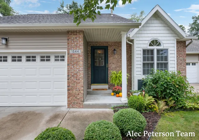 Photo 2 of Condo for sale at 1544 Beechtree Cmns, Grand Haven, MI 49417 | MLS# 71026048194 | Listing updated on 2026-10-04