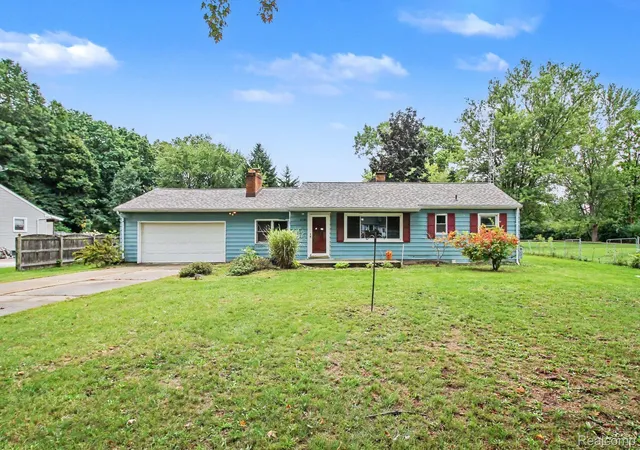 Photo 2 of Single family home for sale at 5118 Berneda Dr, Flint, MI 48506 | MLS# 20261073078 | Listing updated on 2026-10-19