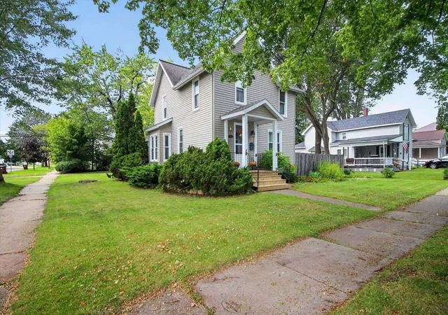 Photo 1 of Single family home for sale at 501 Woodworth Ave, Alma, MI 48801 | MLS# 79080073400 | Listing updated on 2026-10-01