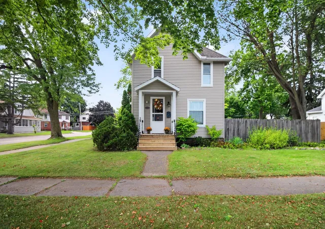 Photo 3 of Single family home for sale at 501 Woodworth Ave, Alma, MI 48801 | MLS# 79080073400 | Listing updated on 2026-10-01