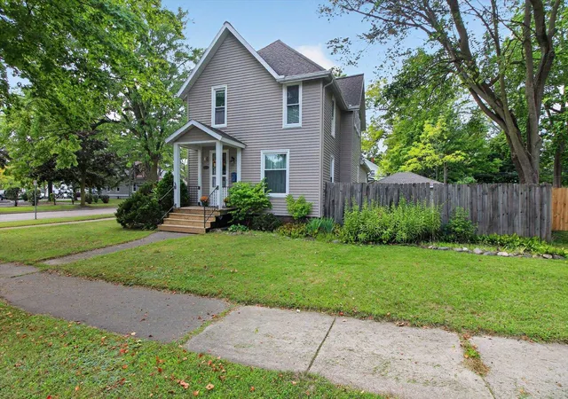Photo 3 of Single family home for sale at 501 Woodworth Ave, Alma, MI 48801 | MLS# 79080073400 | Listing updated on 2026-10-01