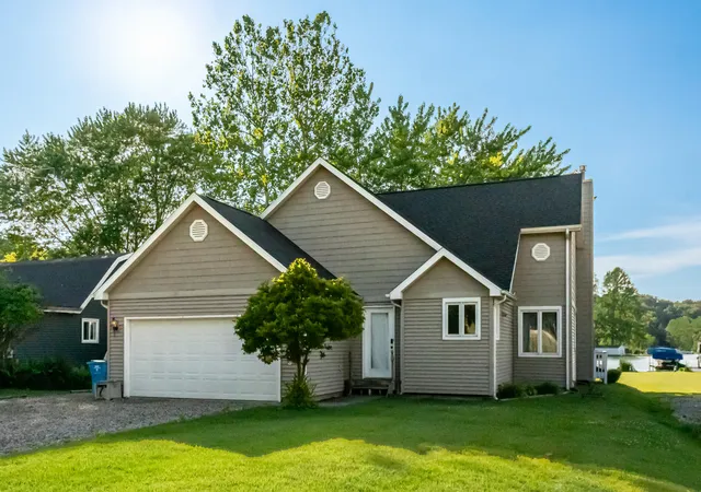 Photo 1 of Single family home for sale at 66100 Dolans Ave, Porter Township Cass, MI 49095 | MLS# 69026048198 | Listing updated on 2026-09-10