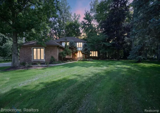 Photo 2 of Single family home for sale at 11390 Silverlake Ct, Shelby Township, MI 48317 | MLS# 20261073086 | Listing updated on 2026-09-11