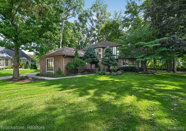 Photo 3 of Single family home for sale at 11390 Silverlake Ct, Shelby Township, MI 48317 | MLS# 20261073086 | Listing updated on 2026-09-11