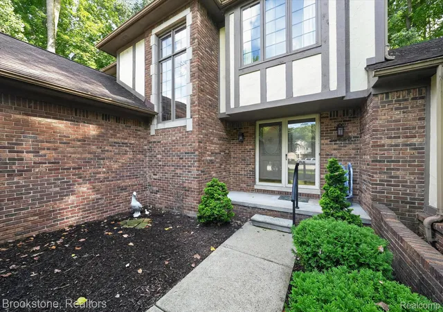 Photo 4 of Single family home for sale at 11390 Silverlake Ct, Shelby Township, MI 48317 | MLS# 20261073086 | Listing updated on 2026-09-11