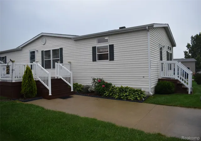 Photo 2 of Single family home for sale at 5485 Oakmont, Howell, MI 48843 | MLS# 20261073087 | Listing updated on 2026-09-11