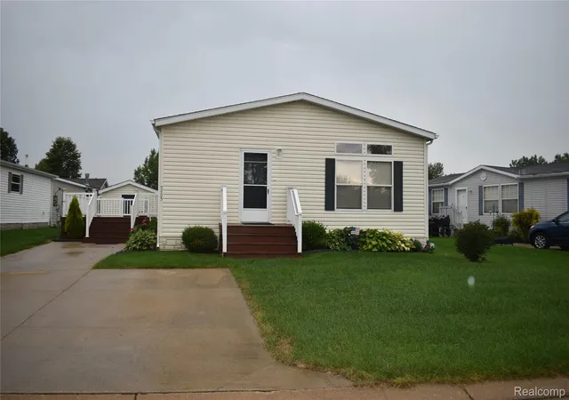 Photo 4 of Single family home for sale at 5485 Oakmont, Howell, MI 48843 | MLS# 20261073087 | Listing updated on 2026-09-11