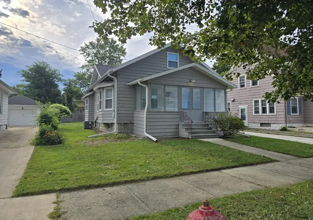 Photo 2 of Single family home for sale at 110 N Higby St, Jackson, MI 49202 | MLS# 55026048203 | Listing updated on 2026-09-11