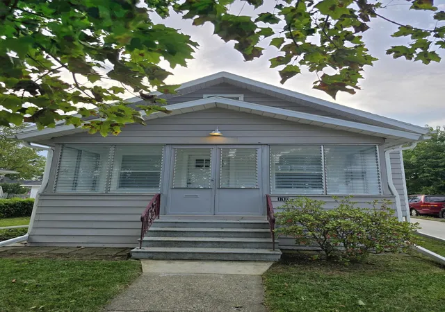 Photo 3 of Single family home for sale at 110 N Higby St, Jackson, MI 49202 | MLS# 55026048203 | Listing updated on 2026-09-11