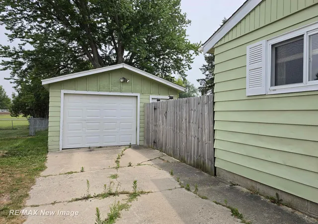 Photo 3 of Single family home for sale at 771 S Center Rd, Saginaw, MI 48638 | MLS# 61050221412 | Listing updated on 2026-09-10