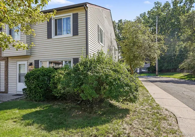 Photo 3 of Condo for sale at 38101 Carolon Blvd, Westland, MI 48185 | MLS# 20261073104 | Listing updated on 2026-09-12