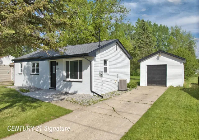 Photo 1 of Sale Pending at 1245 E Outer Dr, Saginaw, MI 48601 | MLS# 61050221420 | Listing updated on 2026-09-16