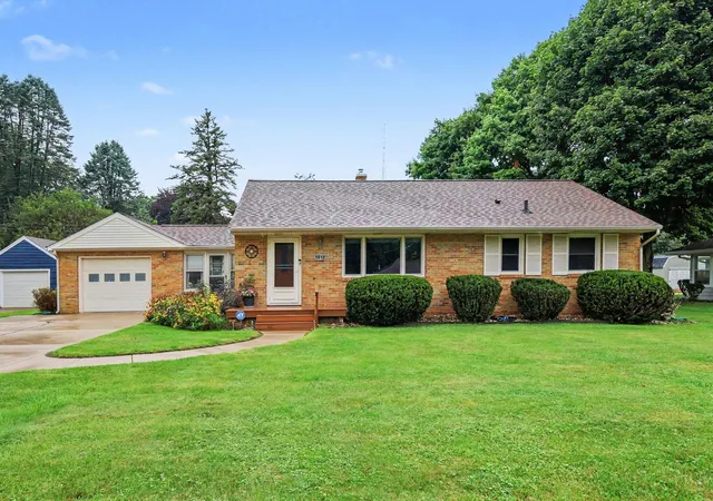 Photo 1 of Single family home for sale at 1512 Kensington Dr, Jackson, MI 49203 | MLS# 81026048219 | Listing updated on 2026-09-15