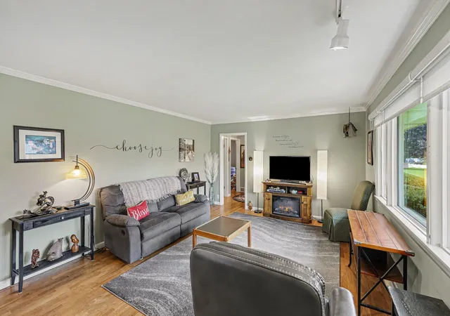 Photo 3 of Single family home for sale at 1512 Kensington Dr, Jackson, MI 49203 | MLS# 81026048219 | Listing updated on 2026-09-15