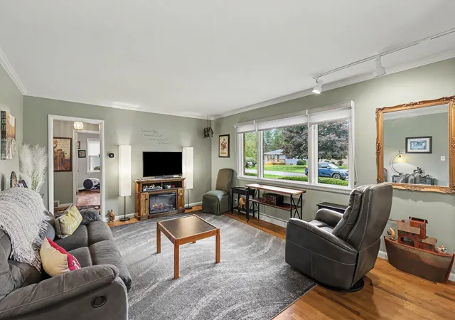 Photo 4 of Single family home for sale at 1512 Kensington Dr, Jackson, MI 49203 | MLS# 81026048219 | Listing updated on 2026-09-15