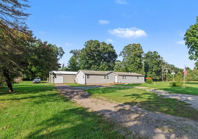 Photo 3 of Single family home for sale at 10040 Austin Rd, Jackson, MI 49201 | MLS# 55026048222 | Listing updated on 2026-09-15
