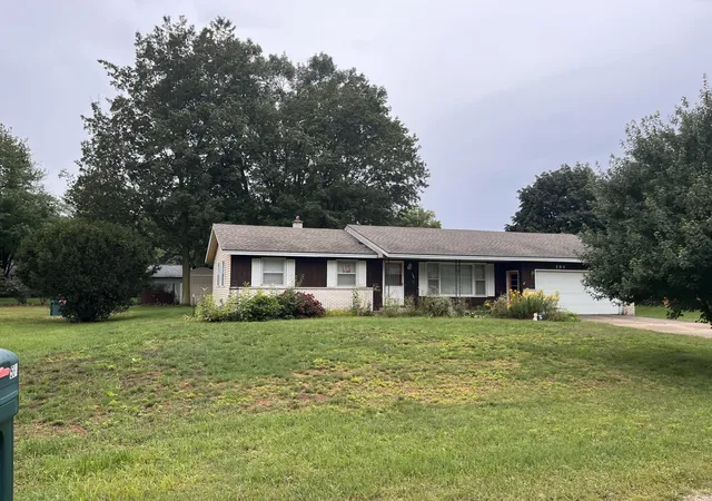 Photo 2 of Single family home for sale at 584 Pineview Dr, Holland, MI 49424 | MLS# 65026048225 | Listing updated on 2026-09-10