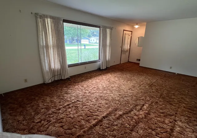 Photo 3 of Single family home for sale at 584 Pineview Dr, Holland, MI 49424 | MLS# 65026048225 | Listing updated on 2026-09-10