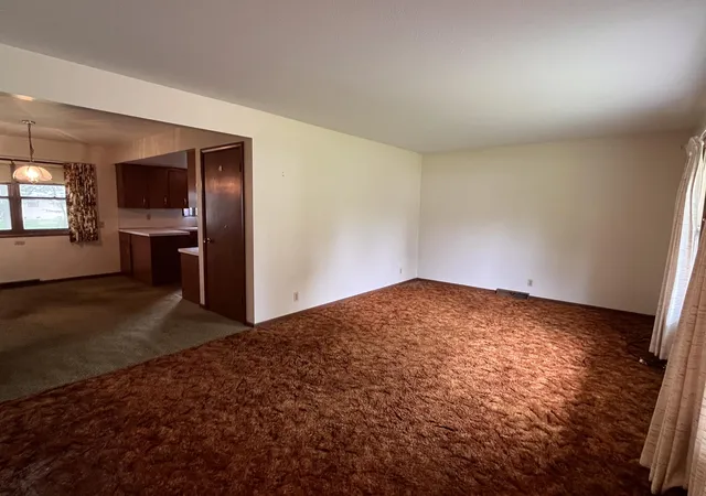 Photo 4 of Single family home for sale at 584 Pineview Dr, Holland, MI 49424 | MLS# 65026048225 | Listing updated on 2026-09-10