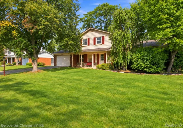 Photo 2 of Single family home for sale at 5554 Edinborough Dr, West Bloomfield, MI 48322 | MLS# 20261073123 | Listing updated on 2026-09-11