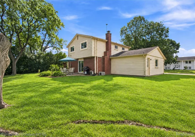 Photo 3 of Single family home for sale at 5554 Edinborough Dr, West Bloomfield, MI 48322 | MLS# 20261073123 | Listing updated on 2026-09-11