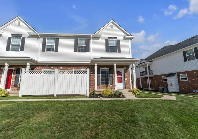 Listing Photo 3 - Condo for sale in building located at 2703 Riversedge Dr, Saline, MI 48176 - Unit #106
