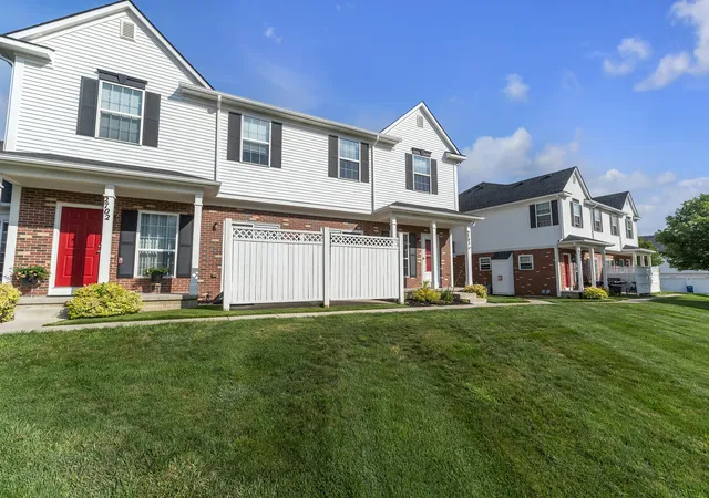 Listing Photo 4 - Condo for sale in building located at 2703 Riversedge Dr, Saline, MI 48176 - Unit #106