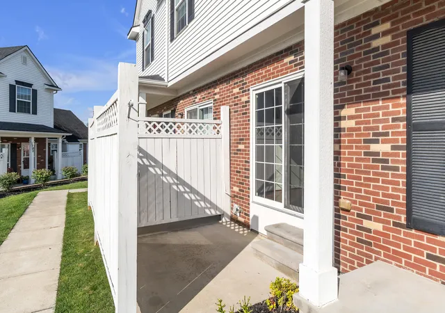 Listing Photo 5 - Condo for sale in building located at 2703 Riversedge Dr, Saline, MI 48176 - Unit #106