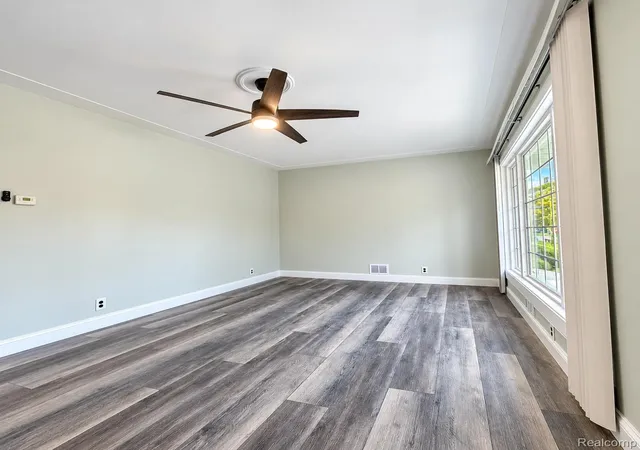 Photo 3 of Single family home for sale at 3917 Winona St, Flint, MI 48504 | MLS# 20261073129 | Listing updated on 2026-09-15
