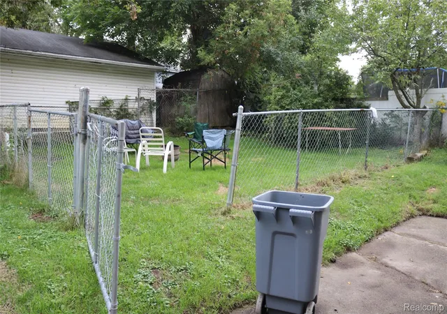 Photo 3 of Single family home for sale at 1215 W Genesee Ave, Flint, MI 48505 | MLS# 20261073134 | Listing updated on 2026-09-12