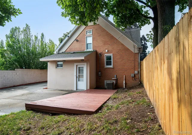 Photo 2 of Single family home for sale at 22 Cloverport Ave, Rochester Hills, MI 48307 | MLS# 20261073137 | Listing updated on 2026-09-14