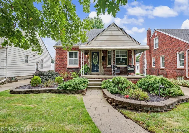Photo 3 of Single family home for sale at 3237 Mckinley St, Dearborn, MI 48124 | MLS# 20261073139 | Listing updated on 2026-09-19