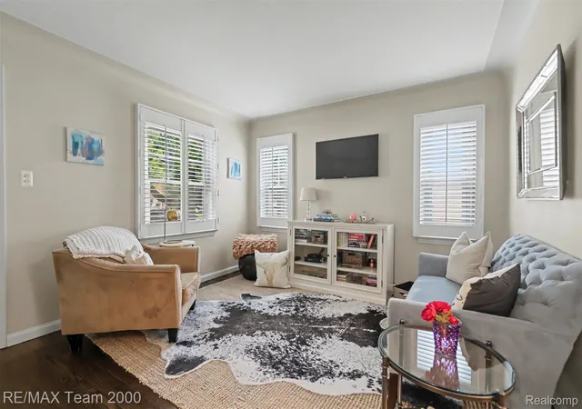 Photo 4 of Single family home for sale at 3237 Mckinley St, Dearborn, MI 48124 | MLS# 20261073139 | Listing updated on 2026-09-19