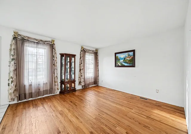 Photo 4 of Single family home for sale at 14345 Knolson St, Livonia, MI 48154 | MLS# 81026048230 | Listing updated on 2026-09-20