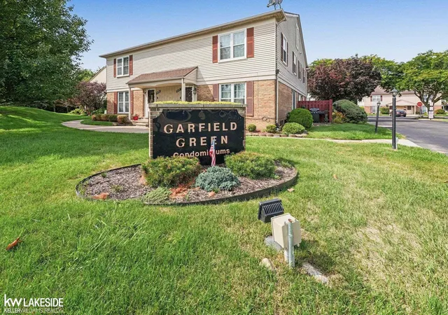 Listing Photo 3 - Condo for sale in building located at 34204 Garfield Cir, Fraser, MI 48026