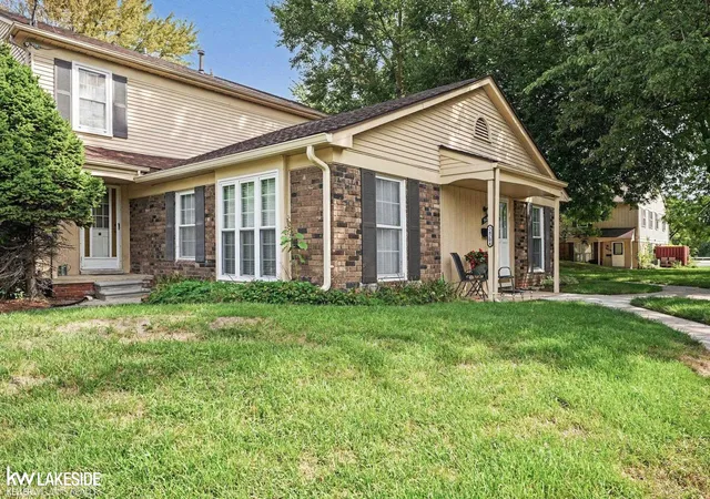 Listing Photo 4 - Condo for sale in building located at 34204 Garfield Cir, Fraser, MI 48026