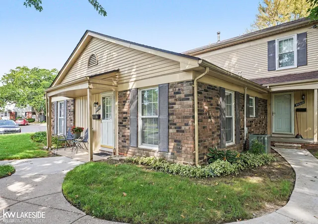 Listing Photo 5 - Condo for sale in building located at 34204 Garfield Cir, Fraser, MI 48026