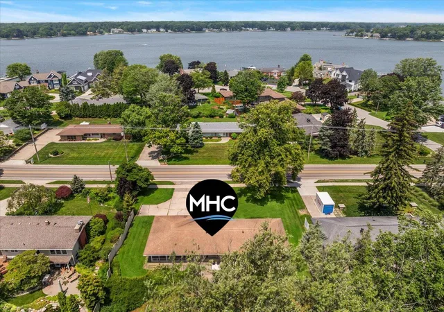Photo 2 of Single family home for sale at 838 S Shore Dr, Holland, MI 49423 | MLS# 71026048236 | Listing updated on 2026-09-10