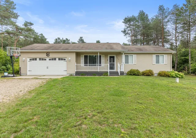 Photo 1 of Single family home for sale at 7472 Rolling Pines Dr, Howard City, MI 49329 | MLS# 65026048237 | Listing updated on 2026-09-17