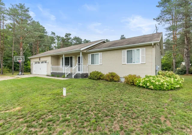 Photo 3 of Single family home for sale at 7472 Rolling Pines Dr, Howard City, MI 49329 | MLS# 65026048237 | Listing updated on 2026-09-17