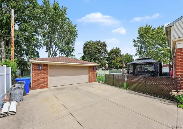 Photo 3 of Single family home for sale at 18237 Davidson, Fraser, MI 48026 | MLS# 20261073153 | Listing updated on 2026-09-14