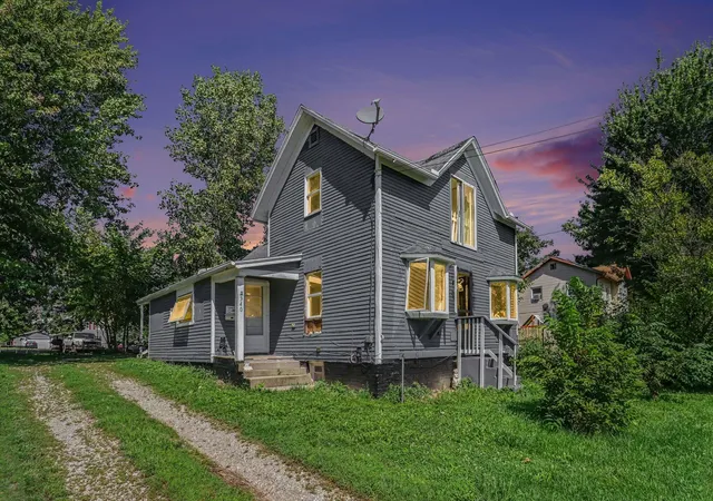 Photo 3 of Single family home for sale at 340 E Main St, Hudson, MI 49247 | MLS# 62026048240 | Listing updated on 2026-09-14