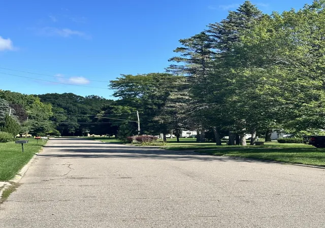 Photo 4 of Single family home for sale at 5168 Woodcliff Dr, Flint, MI 48504 | MLS# 81026048241 | Listing updated on 2026-09-10
