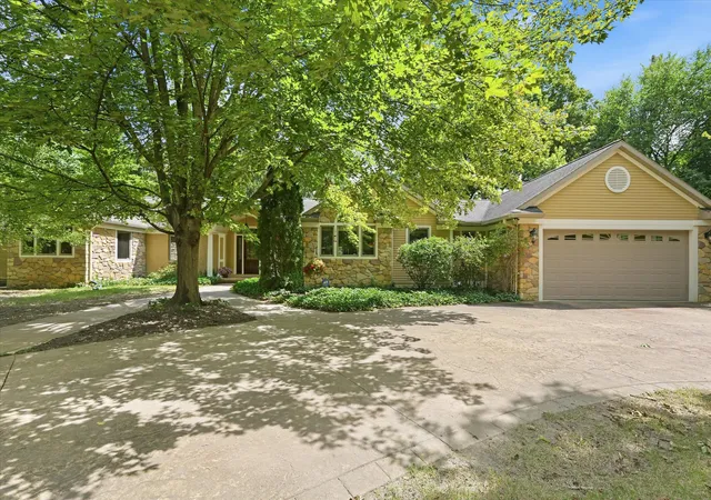 Photo 1 of Mansion for sale at 521 Rock Crk Dr, Ann Arbor, MI 48104 | MLS# 81026048243 | Listing updated on 2026-09-10