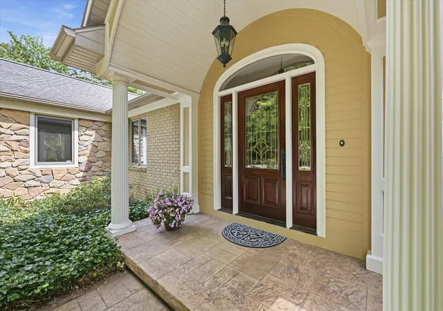 Photo 3 of Mansion for sale at 521 Rock Crk Dr, Ann Arbor, MI 48104 | MLS# 81026048243 | Listing updated on 2026-09-10