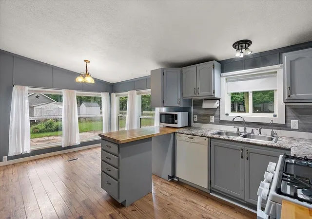 Photo 2 of Single family home for sale at 4442 N Ironwood Dr, Traverse City, MI 49685 | MLS# 78080073409 | Listing updated on 2026-09-13